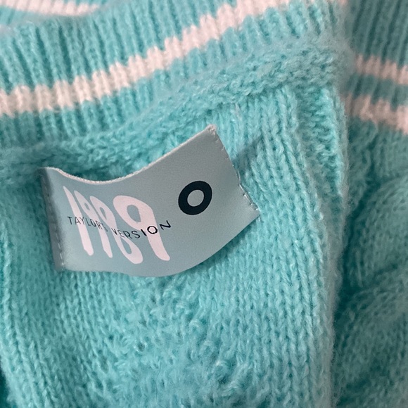 Taylor Swift Cardigan - Picture 5 of 5